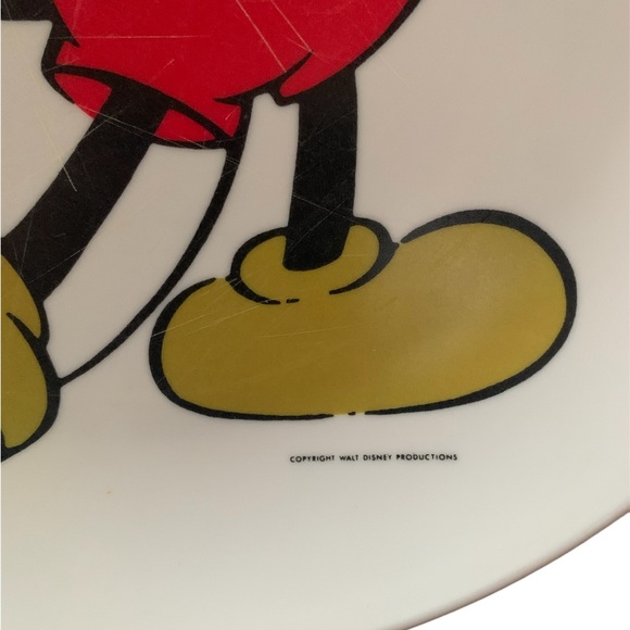 Vintage MICKEY MOUSE 9" Melamine Plastic Plate Walt Disney Productions. - Picture 2 of 3